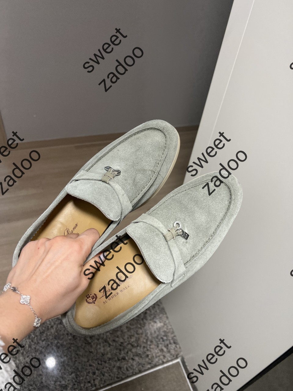 로로피아나신발