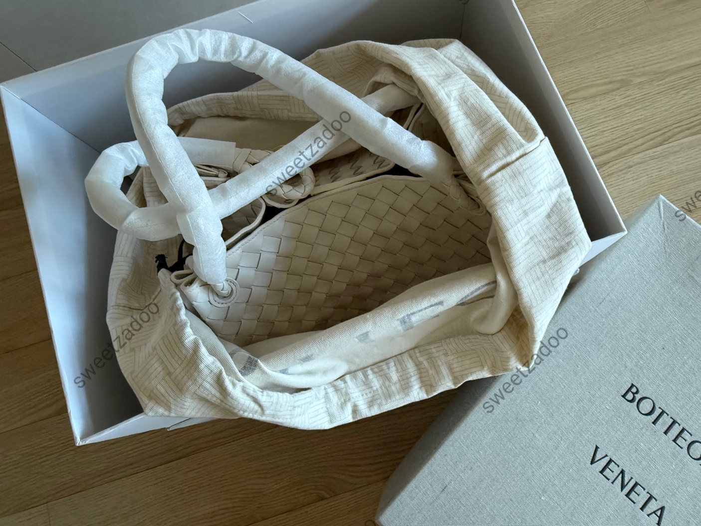 르메르범백, 보테가베네타 패러슈트, 고야드 보헴