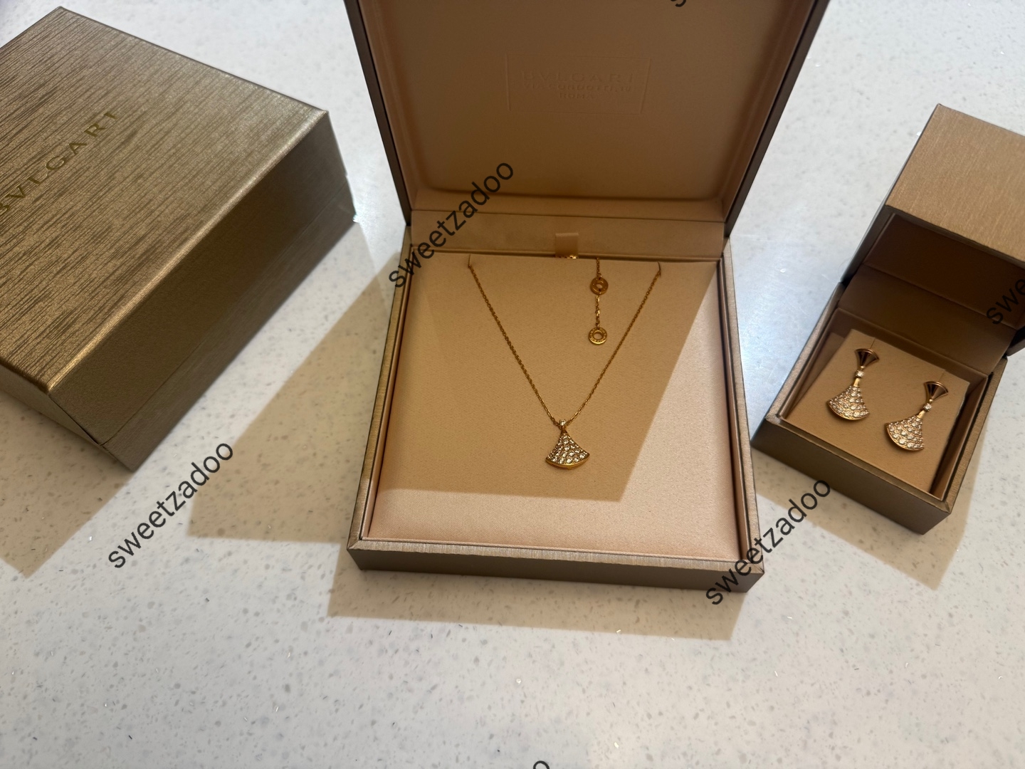 불가리 목걸이 귀걸이, 까르띠에 못팔찌